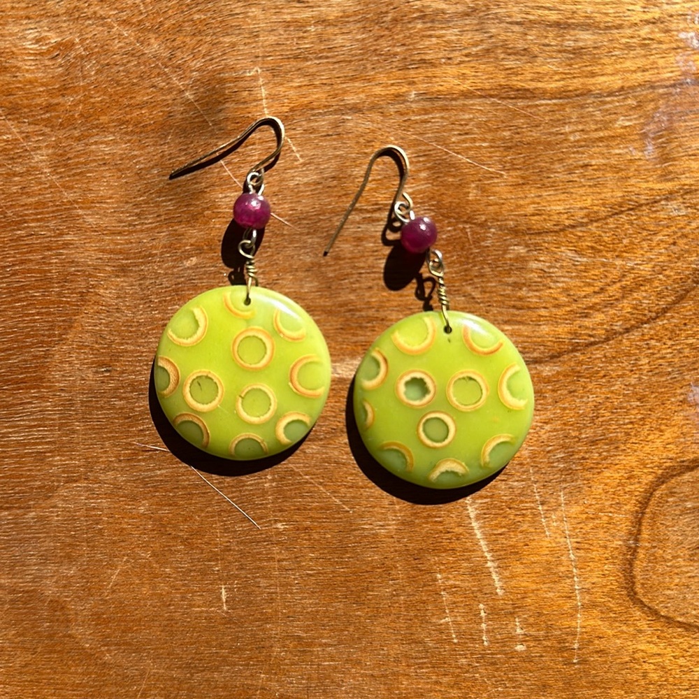Bijoux Luck green + purple drop earrings